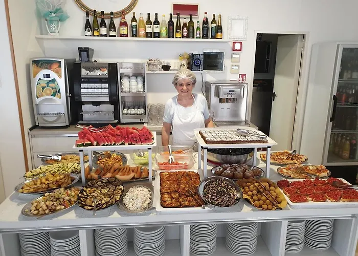 ホテル Atlas カットーリカ