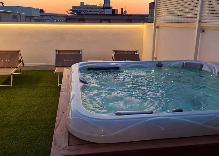 ホテル Atlas カットーリカ